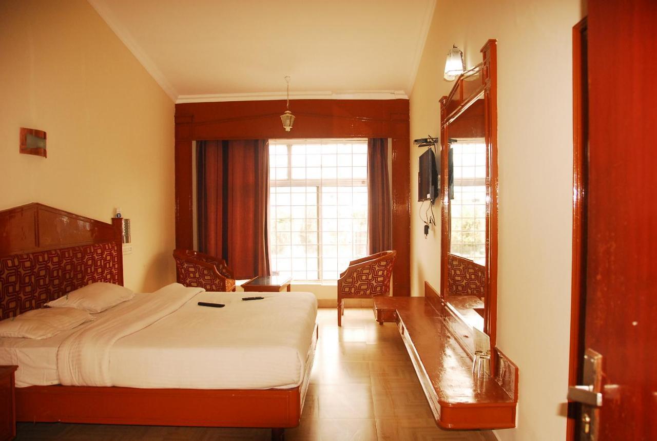 Hotel Sapphire Garden View Utakamand Zewnętrze zdjęcie