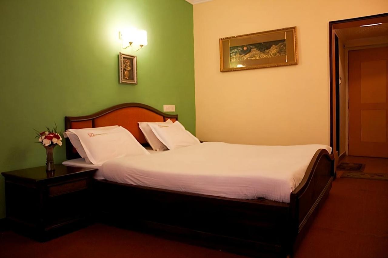 Hotel Sapphire Garden View Utakamand Zewnętrze zdjęcie